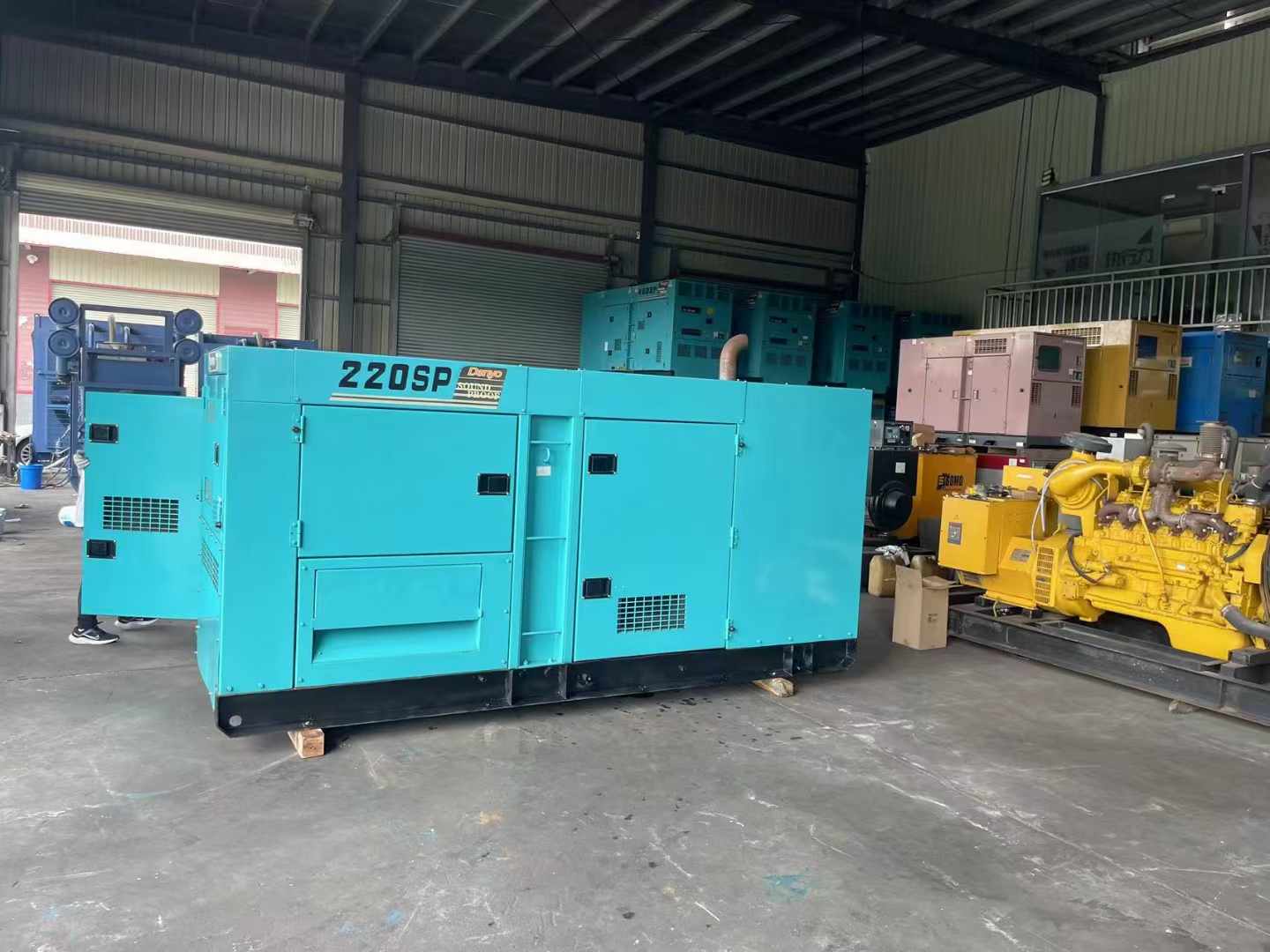 依安800kW 柴油发电机的输出电流波动范围是多少？