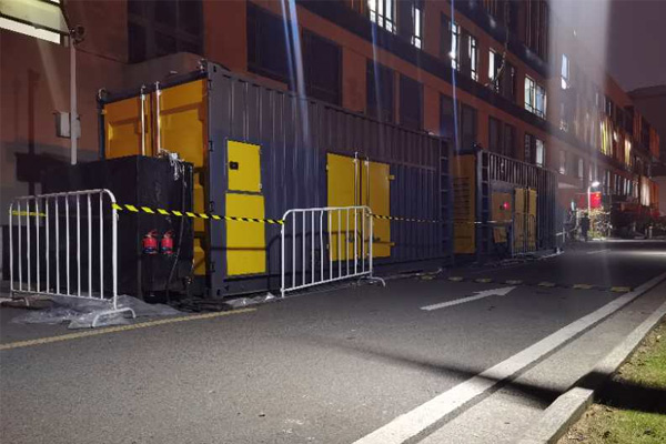 依安柴油发电机组的输出电压是如何调节的？