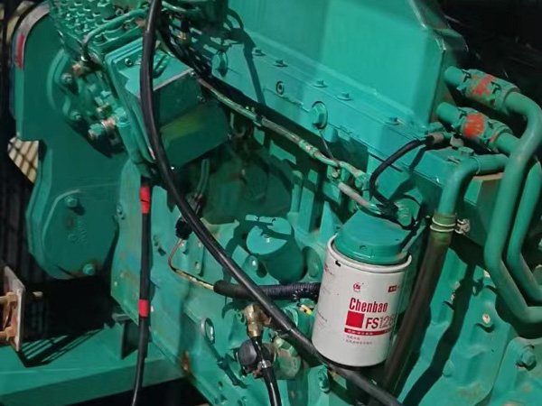 依安如何确定新的发电机组控制系统是否与原系统兼容？